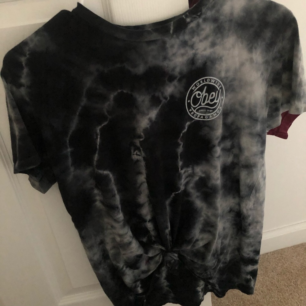 Obey shirt XS, fits like a S